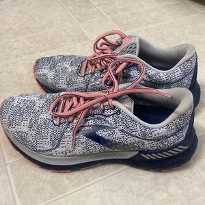 Brooks Adrenaline sneaker. Size 7.5. Navy blue/pink color.